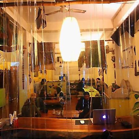 Bona Cafe Restaurant & Sala Guest House Varanasi Esterno foto